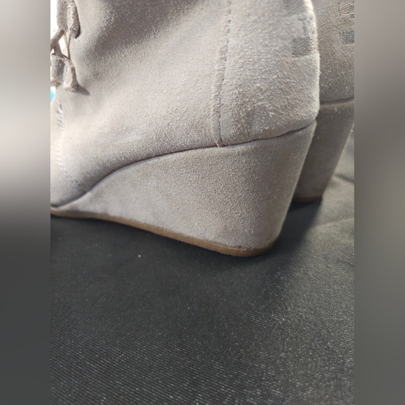 TOMS Women's Kala Booties DESERT TAUPE SUEDE 10012956 - Picture 4 of 5